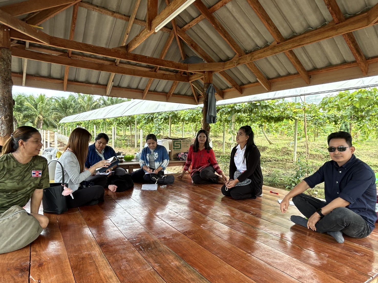สำนักเสริมสร้างความเข้มแข็งชุมชน ลงพื้นที่สนับสนุนการพัฒนาศูนย์เรียนรู้การพัฒนาคุณภาพชีวิตตามหลักทฤษฎีใหม่ ประยุกต์สู่ “โคก หนอง นา”