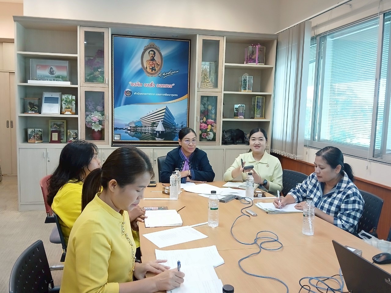 ประชุมเตรียมความพร้อมเพื่อขับเคลื่อนโรงเรียนเศรษฐกิจพอเพียง ประจำปี 2568