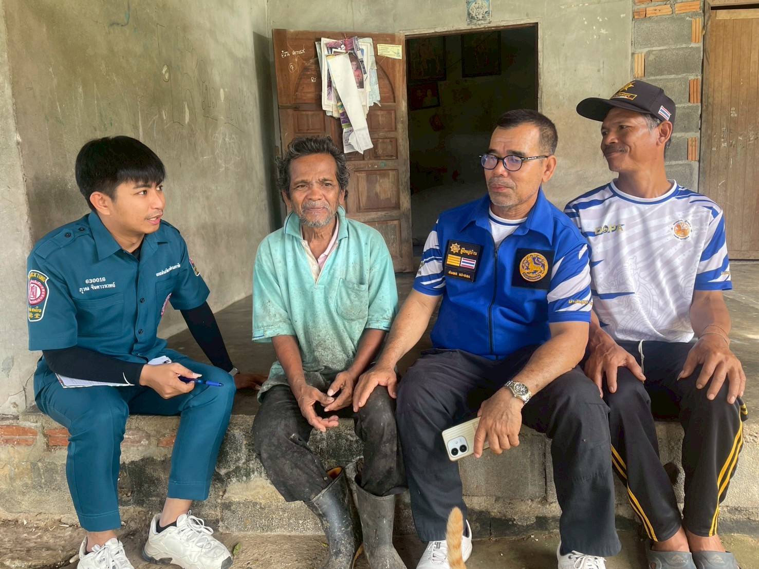 กรมการพัฒนาชุมชน ร่วมกับ มูลนิธิป่อเต็กตึ้ง ลงพื้นที่จัดเก็บข้อมูลครัวเรือนยากจนเป้าหมายสนับสนุนวัสดุอุปกรณ์ประกอบอาชีพ จังหวัดสุราษฎร์ธานี