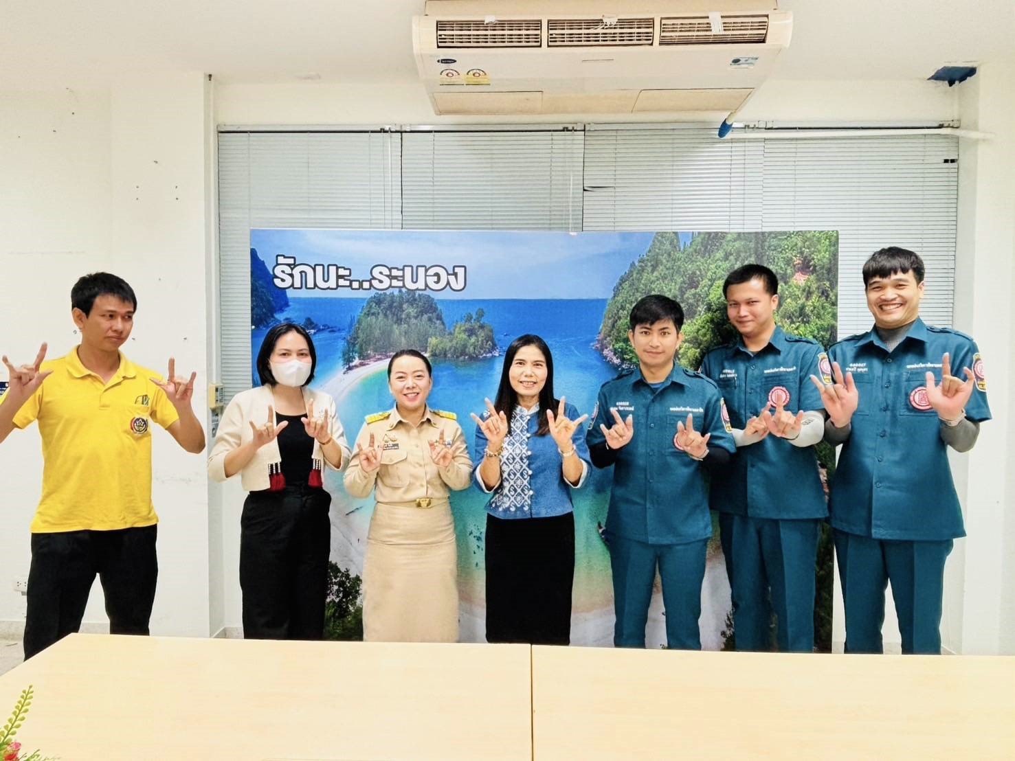 🤝กรมการพัฒนาชุมชน ร่วมกับ มูลนิธิป่อเต็กตึ้ง ลงพื้นที่จัดเก็บข้อมูลครัวเรือนยากจนเป้าหมายสนับสนุนวัสดุอุปกรณ์ประกอบอาชีพ จังหวัดระนอง ระหว่างวันที่ 26 – 27 มิถุนายน 2568🌿