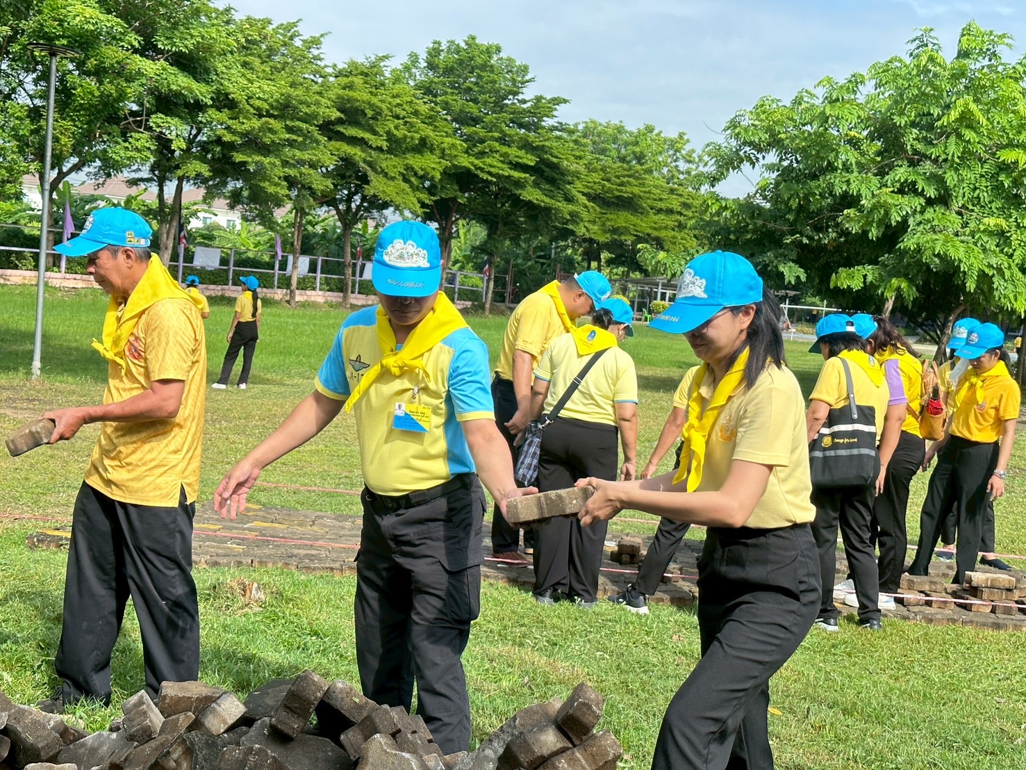 พช. ทำความดี ด้วยหัวใจ เทิดทูนสถาบันหลักของชาติ เนื่องในวันเฉลิมพระชนมพรรษา สมเด็จพระนางเจ้าฯ พระบรมราชินี