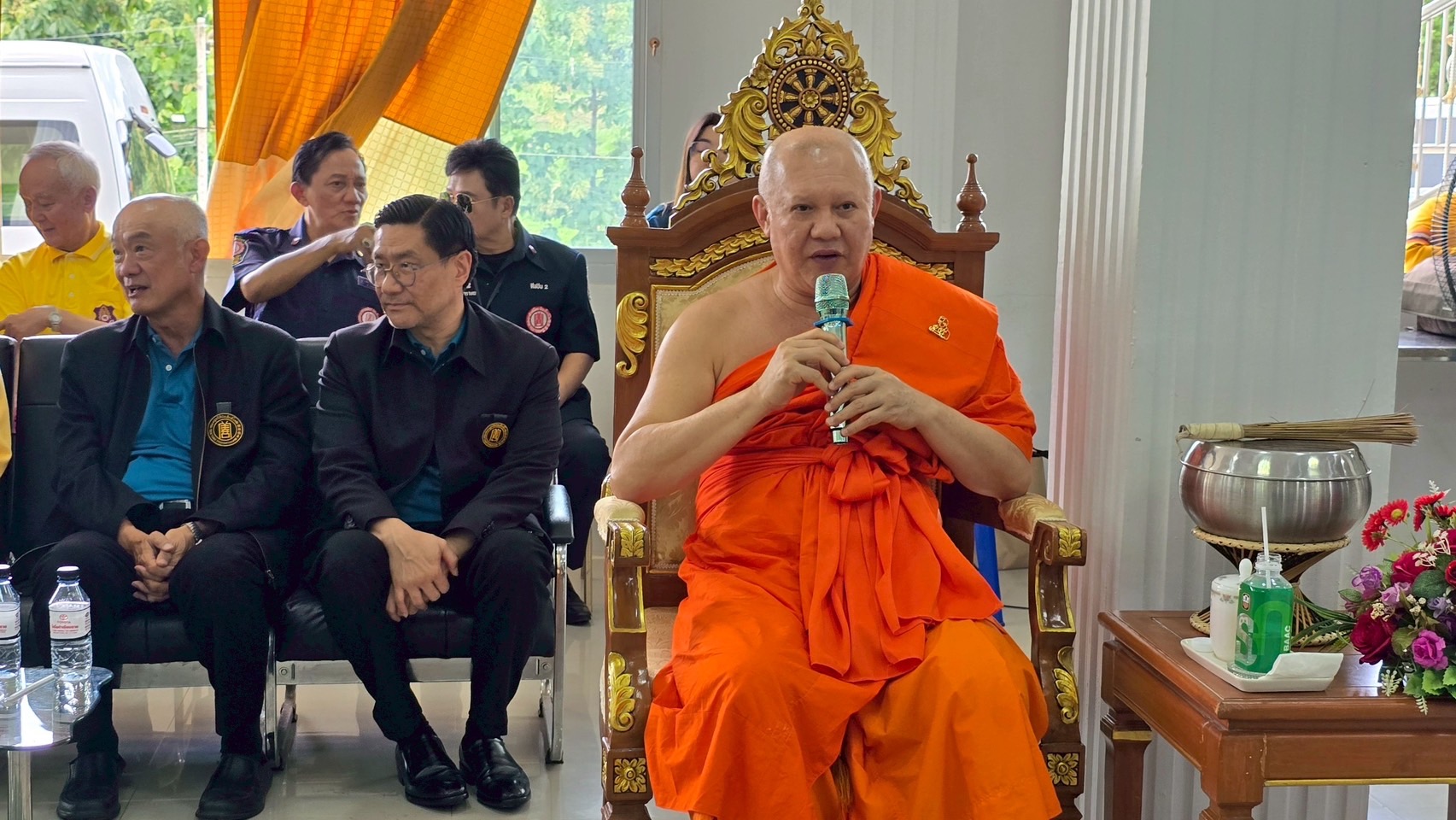 กรมการพัฒนาชุมชน ร่วมกับ มูลนิธิป่อเต็กตึ๊ง มอบวัสดุอุปกรณ์สนับสนุนอาชีพแก่ครัวเรือนยากจนที่ประสบสาธารณภัย (อุทกภัย) จังหวัดเชียงราย