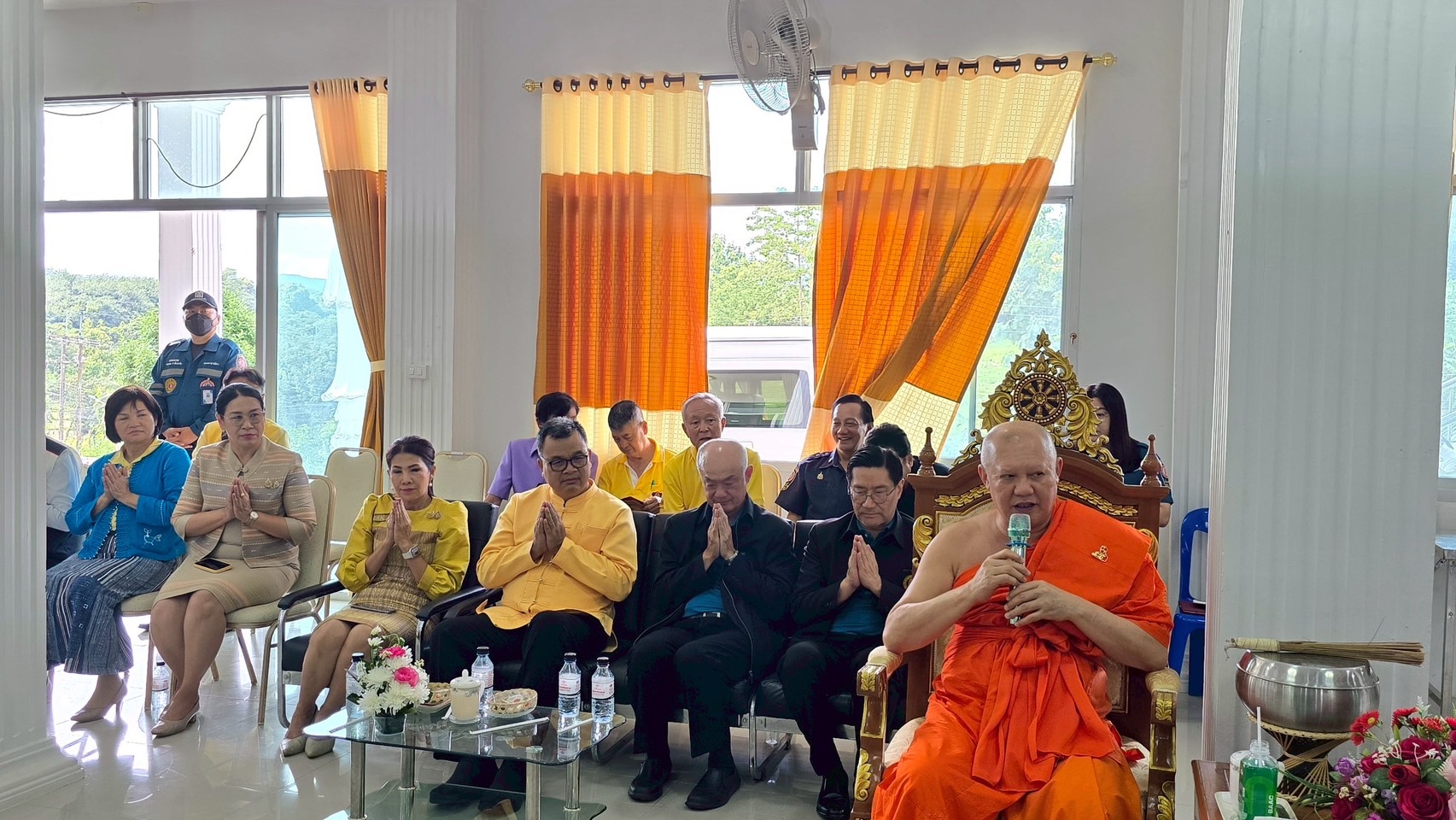 กรมการพัฒนาชุมชน ร่วมกับ มูลนิธิป่อเต็กตึ๊ง มอบวัสดุอุปกรณ์สนับสนุนอาชีพแก่ครัวเรือนยากจนที่ประสบสาธารณภัย (อุทกภัย) จังหวัดเชียงราย