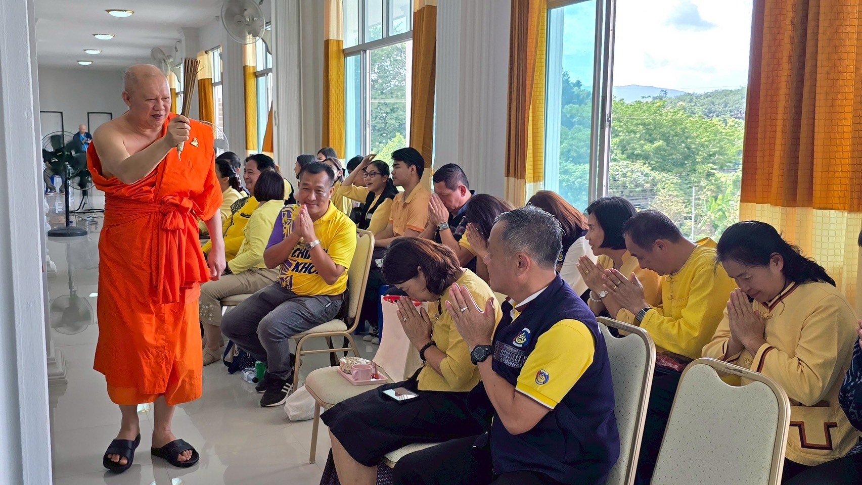 กรมการพัฒนาชุมชน ร่วมกับ มูลนิธิป่อเต็กตึ๊ง มอบวัสดุอุปกรณ์สนับสนุนอาชีพแก่ครัวเรือนยากจนที่ประสบสาธารณภัย (อุทกภัย) จังหวัดเชียงราย