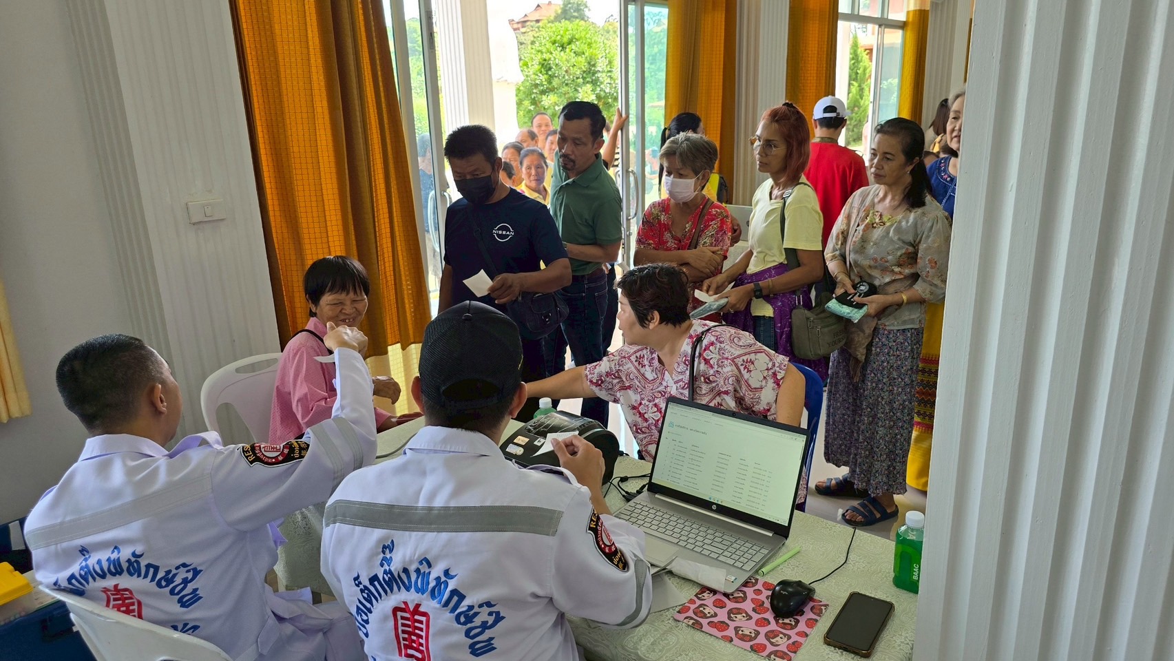 กรมการพัฒนาชุมชน ร่วมกับ มูลนิธิป่อเต็กตึ๊ง มอบวัสดุอุปกรณ์สนับสนุนอาชีพแก่ครัวเรือนยากจนที่ประสบสาธารณภัย (อุทกภัย) จังหวัดเชียงราย