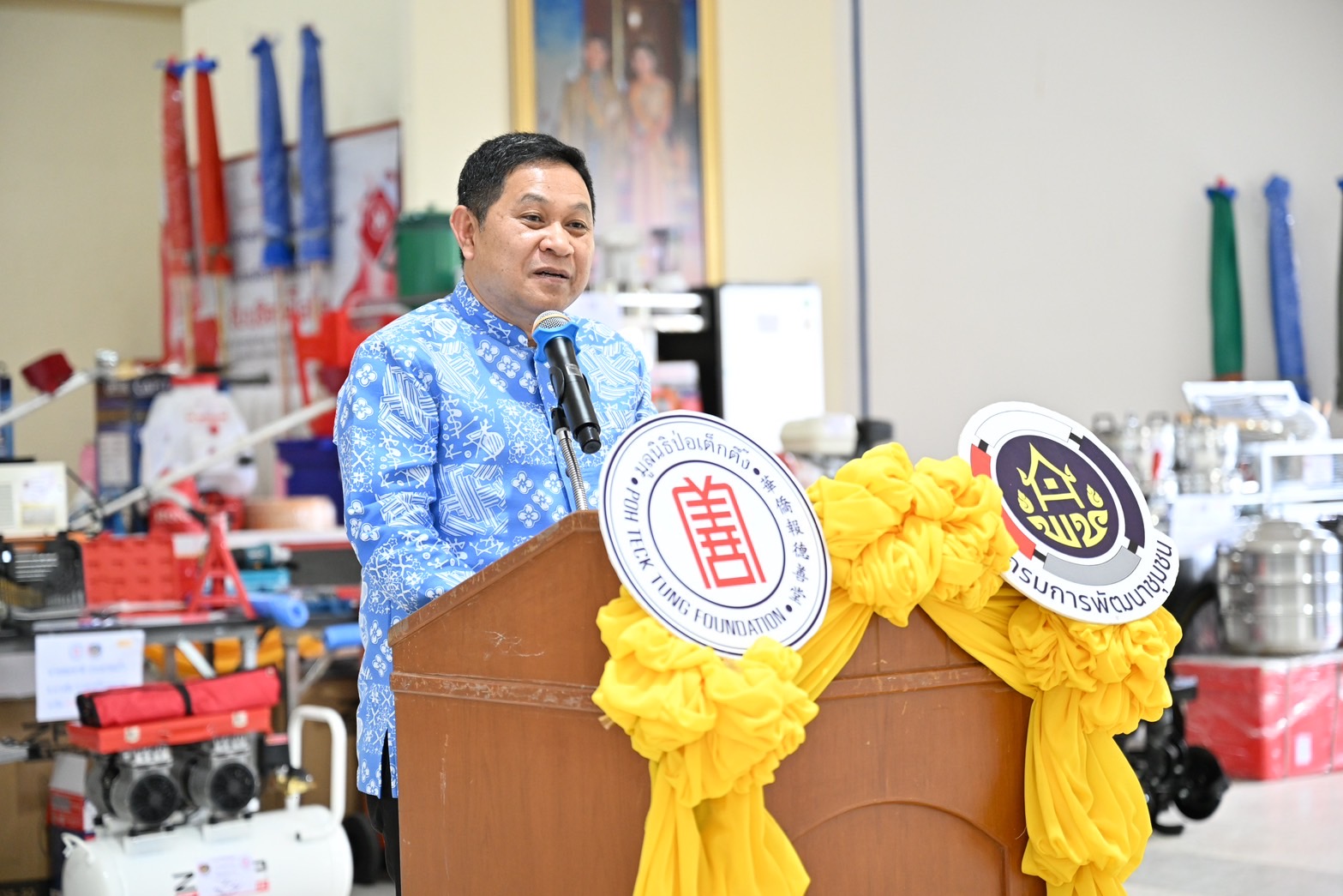 กรมการพัฒนาชุมชน ร่วมกับ มูลนิธิป่อเต็กตึ๊ง มอบวัสดุอุปกรณ์สนับสนุนอาชีพแก่ครัวเรือนยากจนในพื้นที่จังหวัดนครศรีธรรมราช