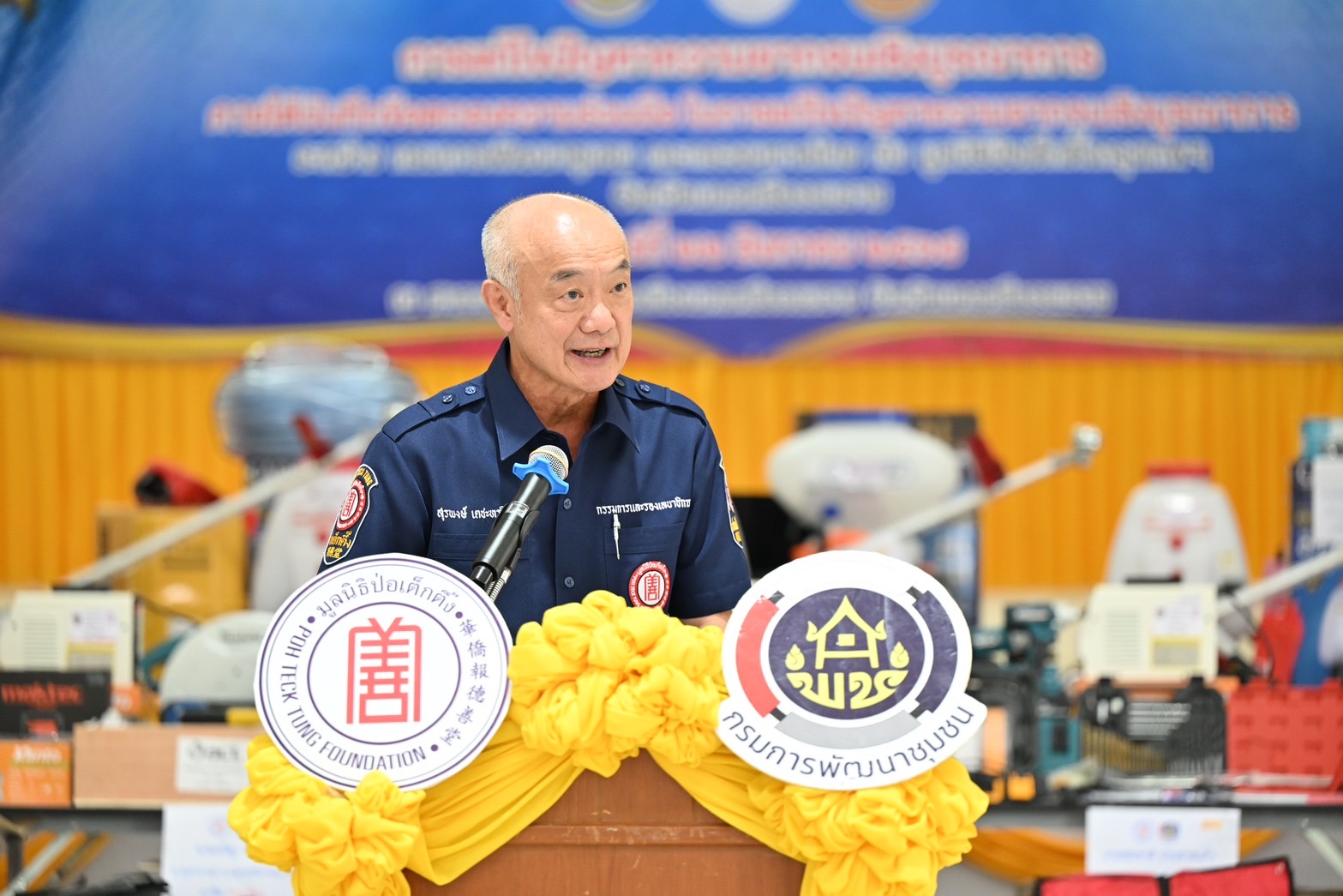 กรมการพัฒนาชุมชน ร่วมกับ มูลนิธิป่อเต็กตึ๊ง มอบวัสดุอุปกรณ์สนับสนุนอาชีพแก่ครัวเรือนยากจนในพื้นที่จังหวัดนครศรีธรรมราช