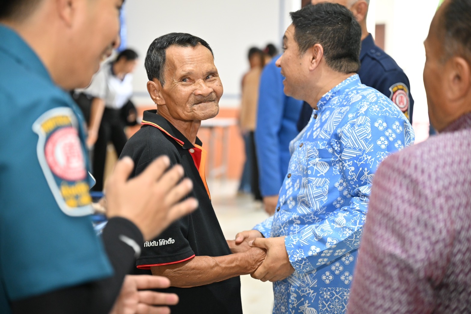 กรมการพัฒนาชุมชน ร่วมกับ มูลนิธิป่อเต็กตึ๊ง มอบวัสดุอุปกรณ์สนับสนุนอาชีพแก่ครัวเรือนยากจนในพื้นที่จังหวัดนครศรีธรรมราช