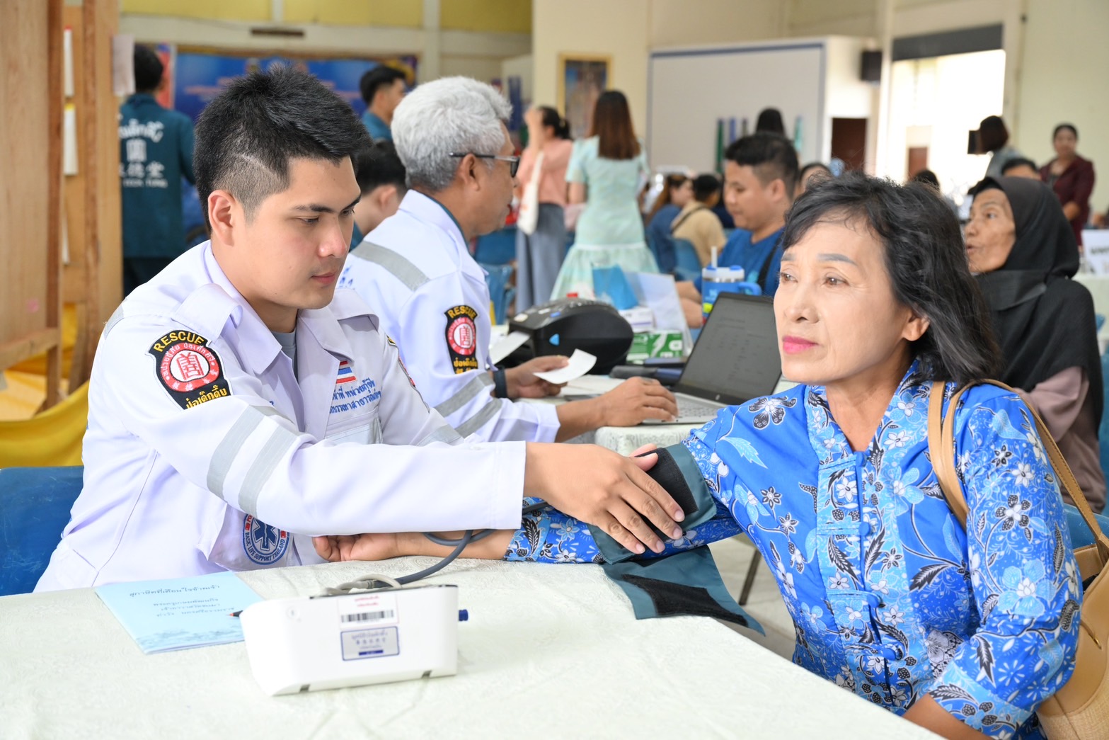 กรมการพัฒนาชุมชน ร่วมกับ มูลนิธิป่อเต็กตึ๊ง มอบวัสดุอุปกรณ์สนับสนุนอาชีพแก่ครัวเรือนยากจนในพื้นที่จังหวัดนครศรีธรรมราช