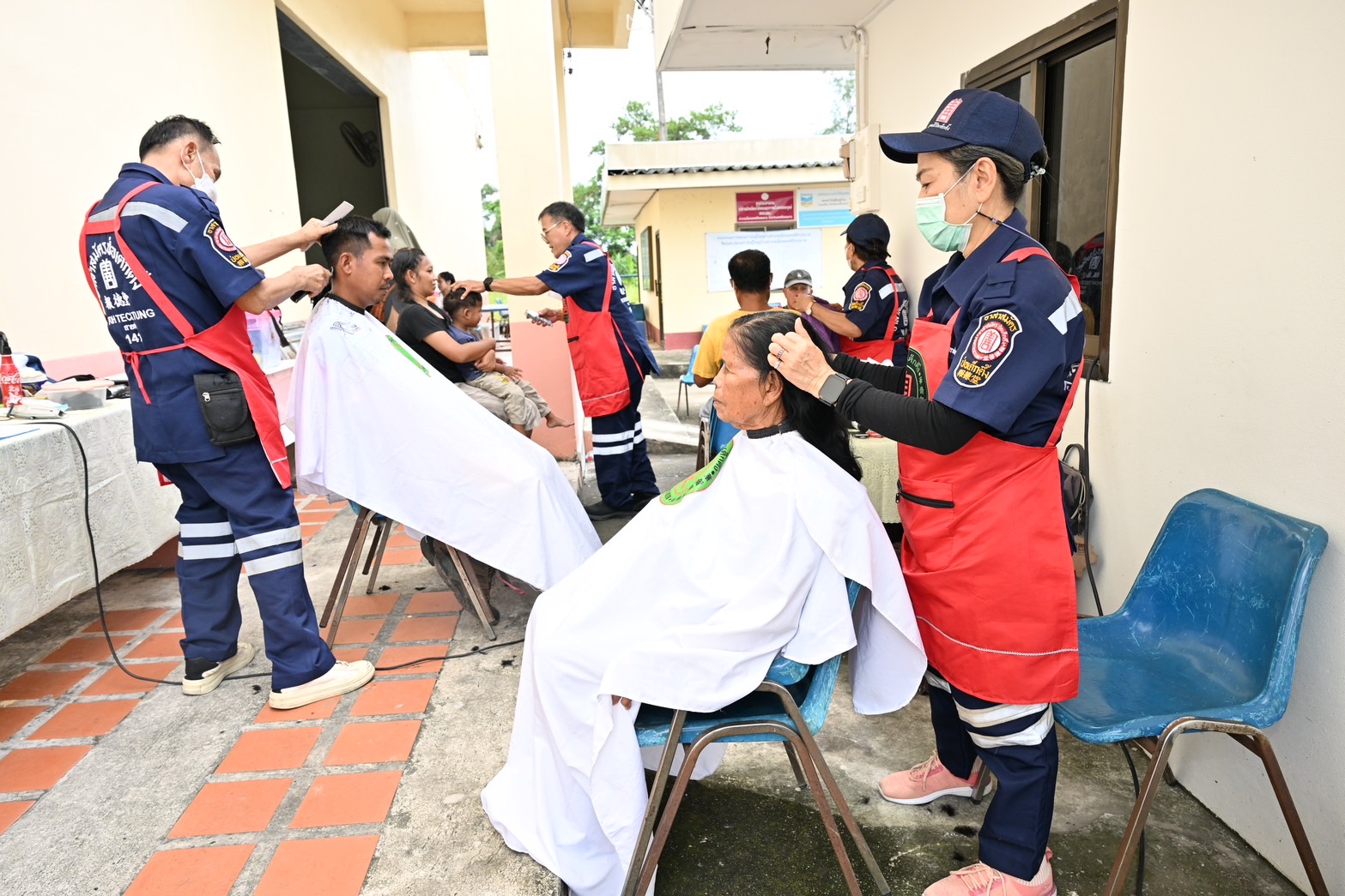 กรมการพัฒนาชุมชน ร่วมกับ มูลนิธิป่อเต็กตึ๊ง มอบวัสดุอุปกรณ์สนับสนุนอาชีพแก่ครัวเรือนยากจนในพื้นที่จังหวัดนครศรีธรรมราช